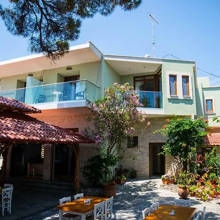 Psili Ammos Seaside Luxury 4* Astris